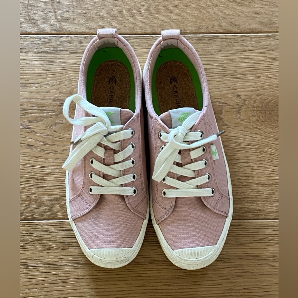 Cariuma women’s sneakers